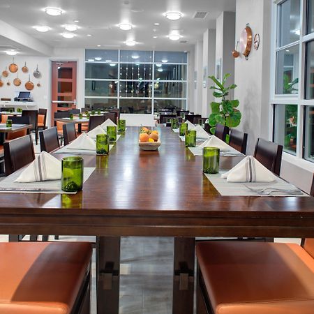 Holiday Inn Windsor - Wine Country By Ihg Dış mekan fotoğraf